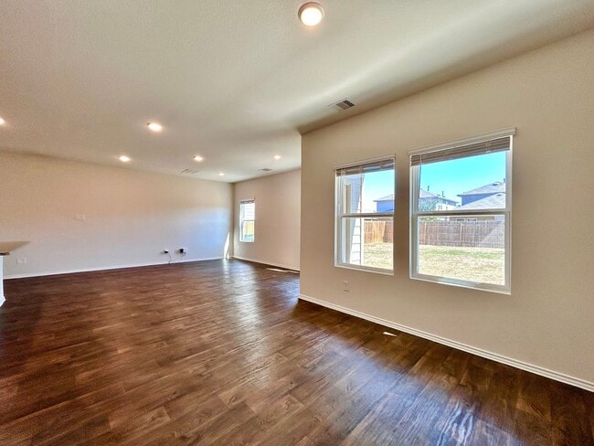 Building Photo - 221 Granary Dr