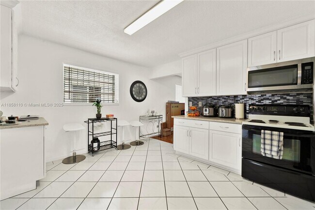 Building Photo - 3510 SW 90th Ave