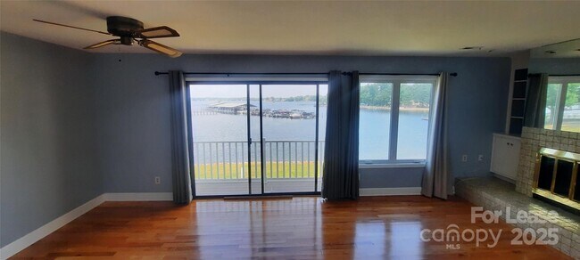 Building Photo - 7505 Mariner Cove Dr