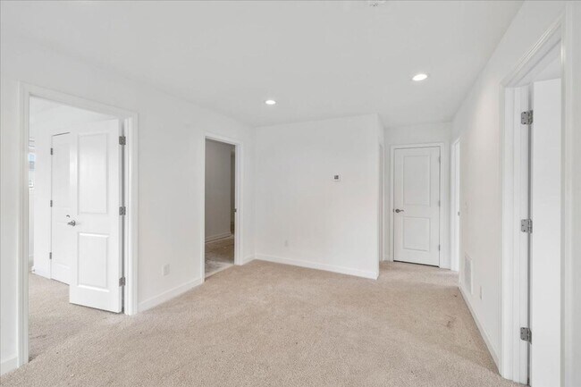 Building Photo - Spacious Home in Westhill Community - Rent...