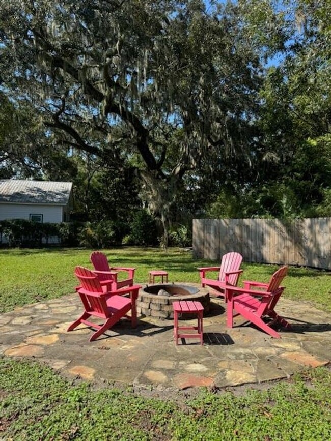 Building Photo - Thunderbolt Charm Meets Modern Comfort