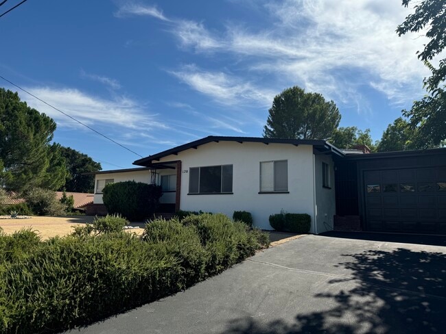 Primary Photo - 120 Glencrest Ln