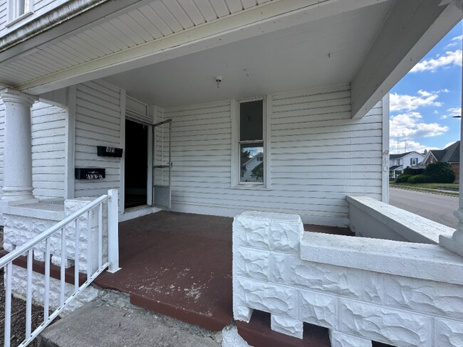 Building Photo - 403 S Main St