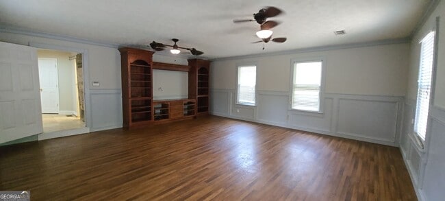 Building Photo - 820 Woodland Dr
