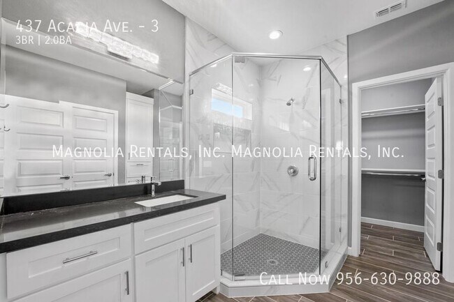 Building Photo - 437 E Acacia Ave