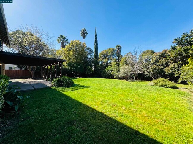 Building Photo - 103 Castle Rock Rd