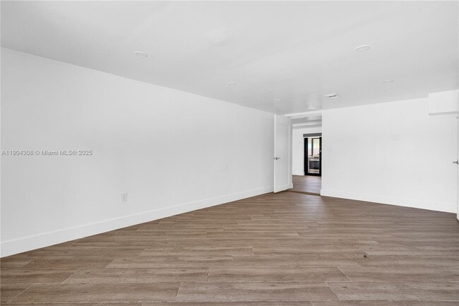 Building Photo - 14970 Leisure Dr