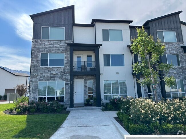 Building Photo - 33 N 460 W