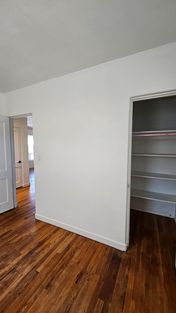 Building Photo - 2 Bed 1 bath