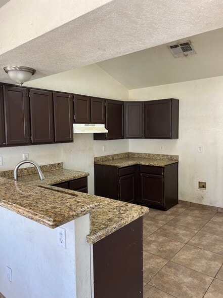 Kitchen - 6534 N 71st Ave