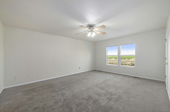 Building Photo - 3950 Celtic Ln
