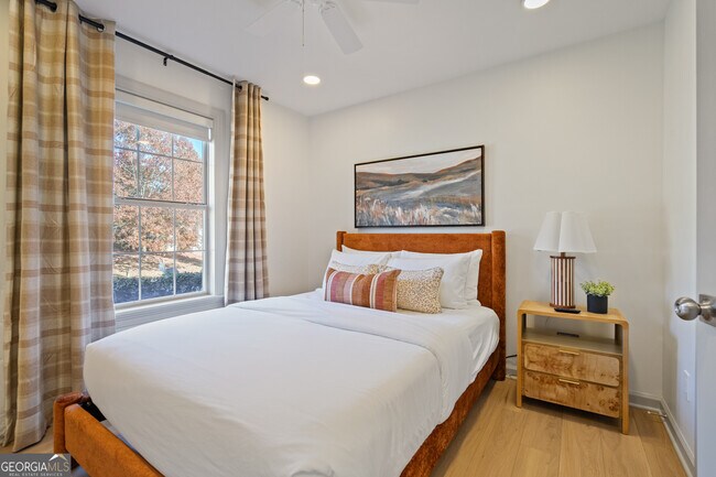 Building Photo - 17 N Wesley Ridge