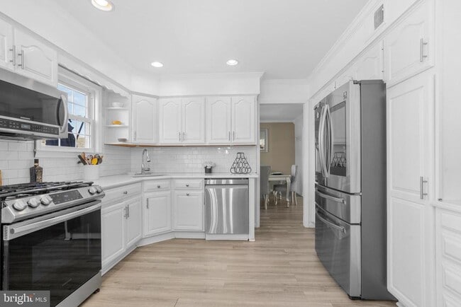 Building Photo - 5 Greenleigh Cir