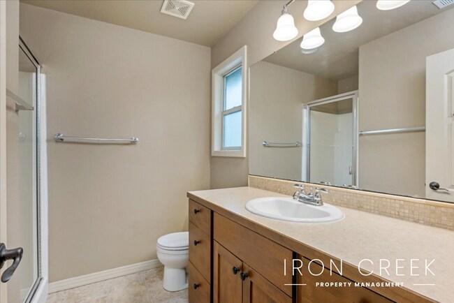 Building Photo - AVAILABLE JUNE 16