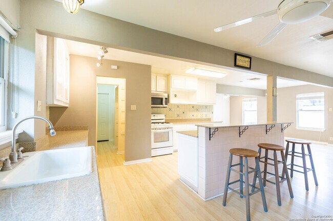 Building Photo - 224 Shadyview Dr