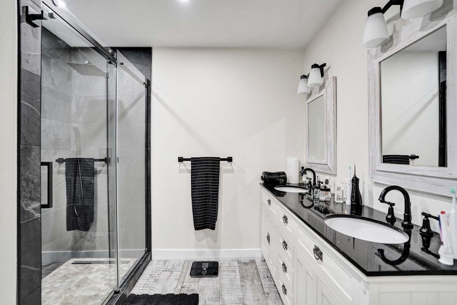 Building Photo - 8467 Dynasty Dr