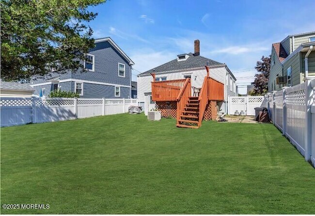 Building Photo - 321 16th Ave