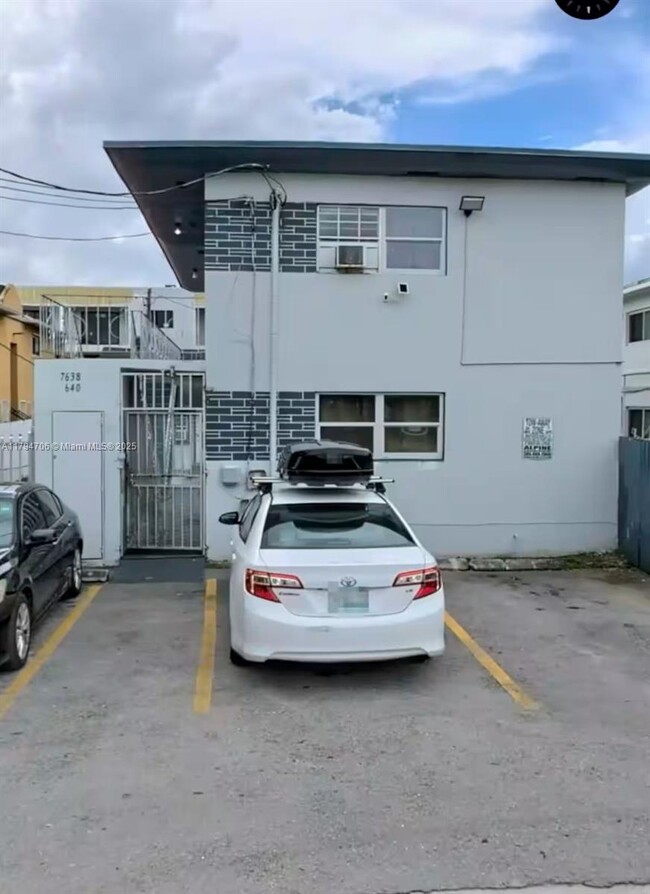 Primary Photo - 7638 N Miami Ave