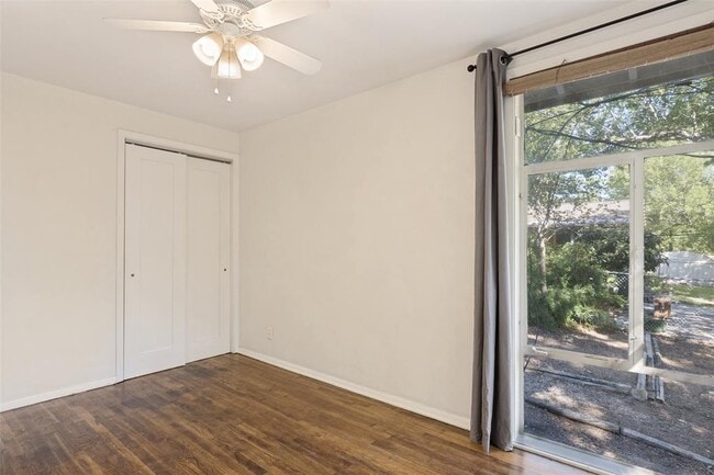 Building Photo - 1405 Broadmoor Dr