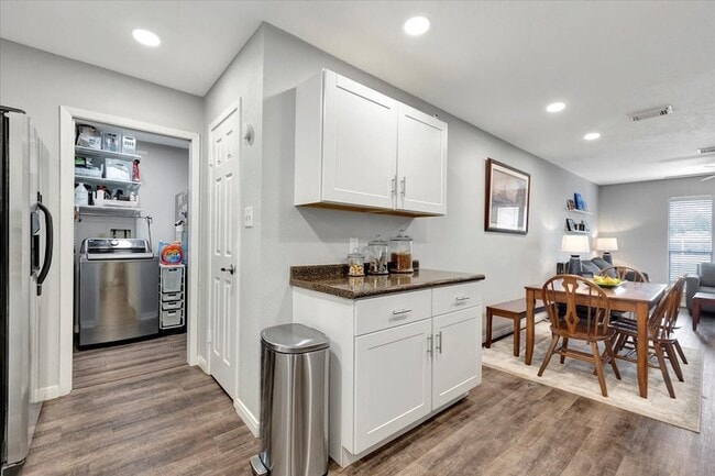 Building Photo - 2610 Loganberry Cir