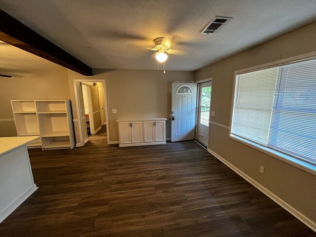 Building Photo - 5615 Buxton Dr