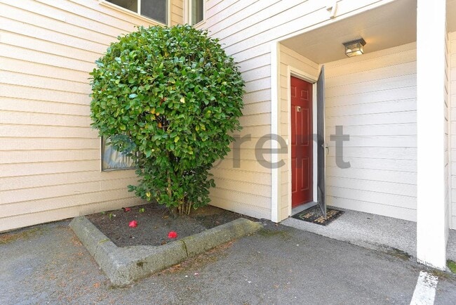 Building Photo - Unit B7