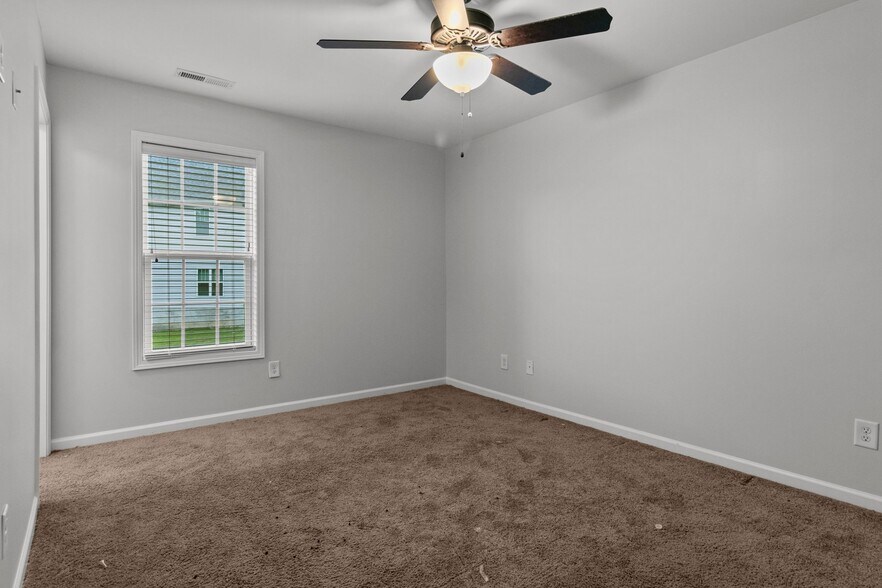 Building Photo - 6471 Chamblee Dr