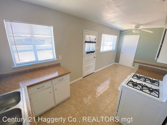 Building Photo - 3 br, 1.5 bath House - 9211 Montgomery