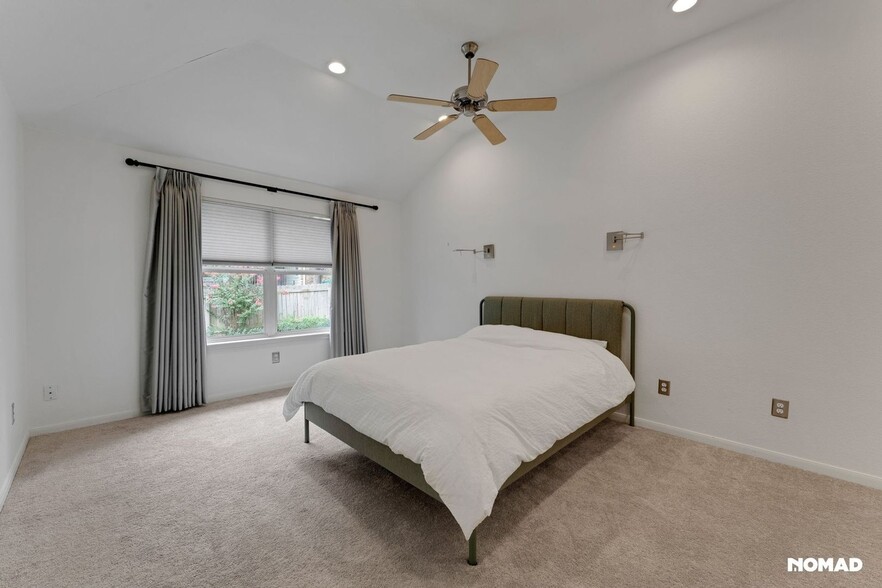 Building Photo - 5613 Lomita Verde Cir