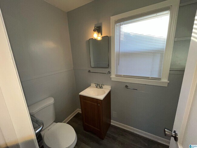 Building Photo - 624 4th Ct W