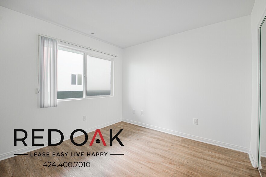 Building Photo - 326 S Westlake Ave