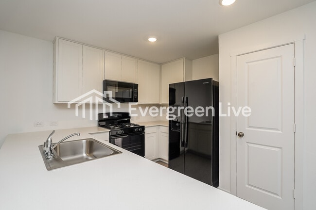 Building Photo - 808 Dressage Ln