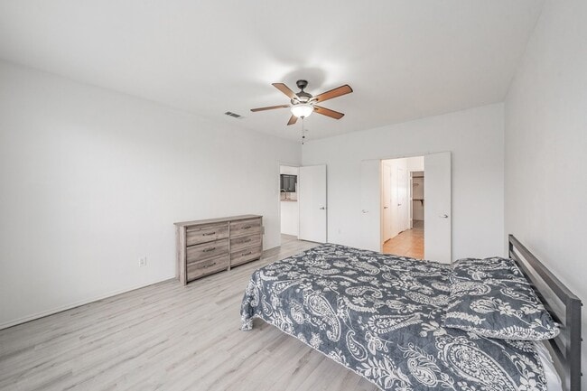 Building Photo - 3232 Florian Ln