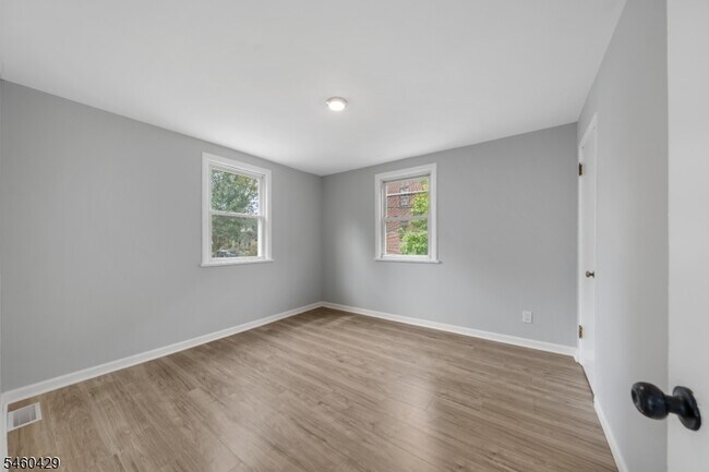 Building Photo - 54 Llewellyn Ave