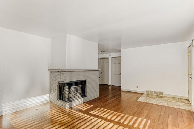 Building Photo - 4Bd/2Ba Bellevue House