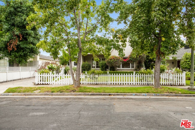 Building Photo - 2127 Benecia Ave