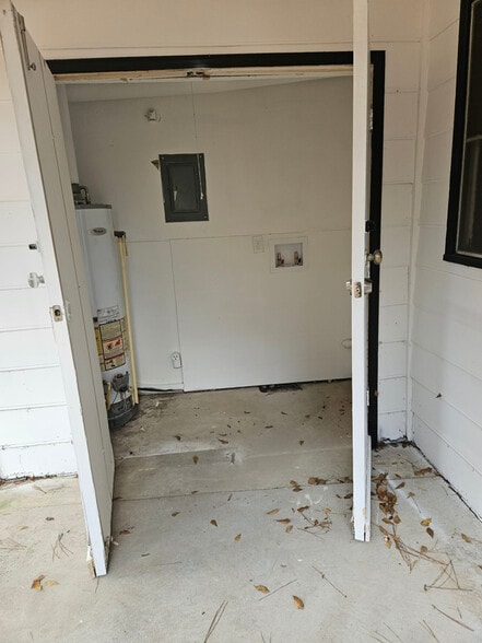 Building Photo - 1890 Clinton Rd