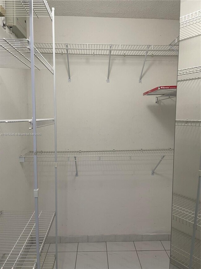 Building Photo - 1131 NW 124th Ct