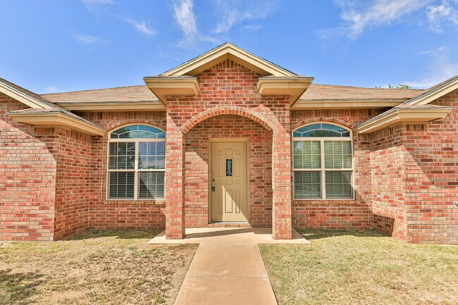 Building Photo - 3 bedroom 3 Bath House plus office