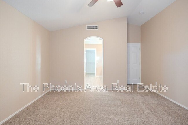 Building Photo - 3095 E Merrill Ave