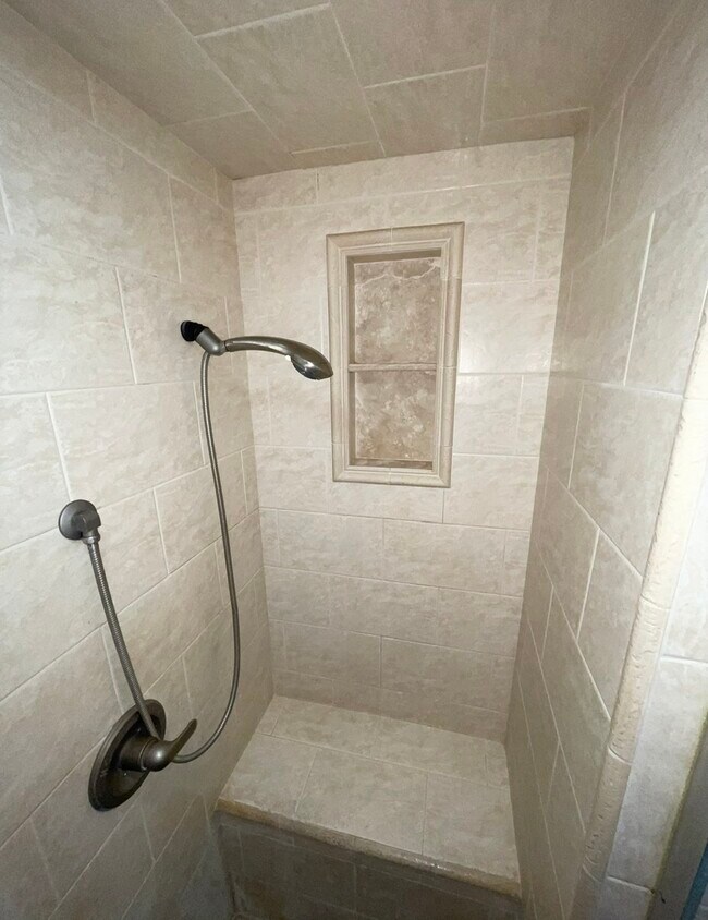 Building Photo - 2050 Cherokee Dr