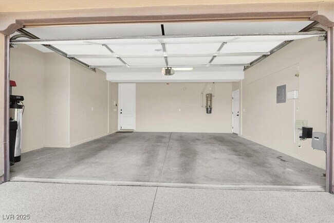 Building Photo - 74 Contrada Fiore Dr
