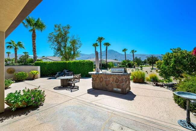 Building Photo - 60661 Juniper Ln
