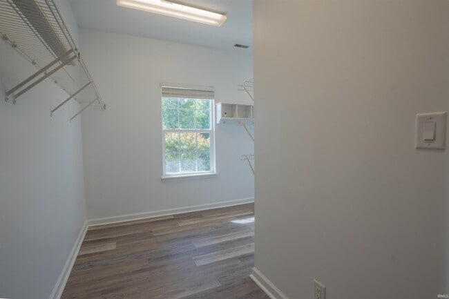 Building Photo - 2706 Grosbeak Ln