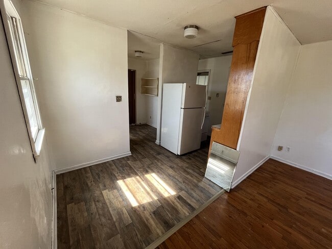 Building Photo - 300 Zoll St