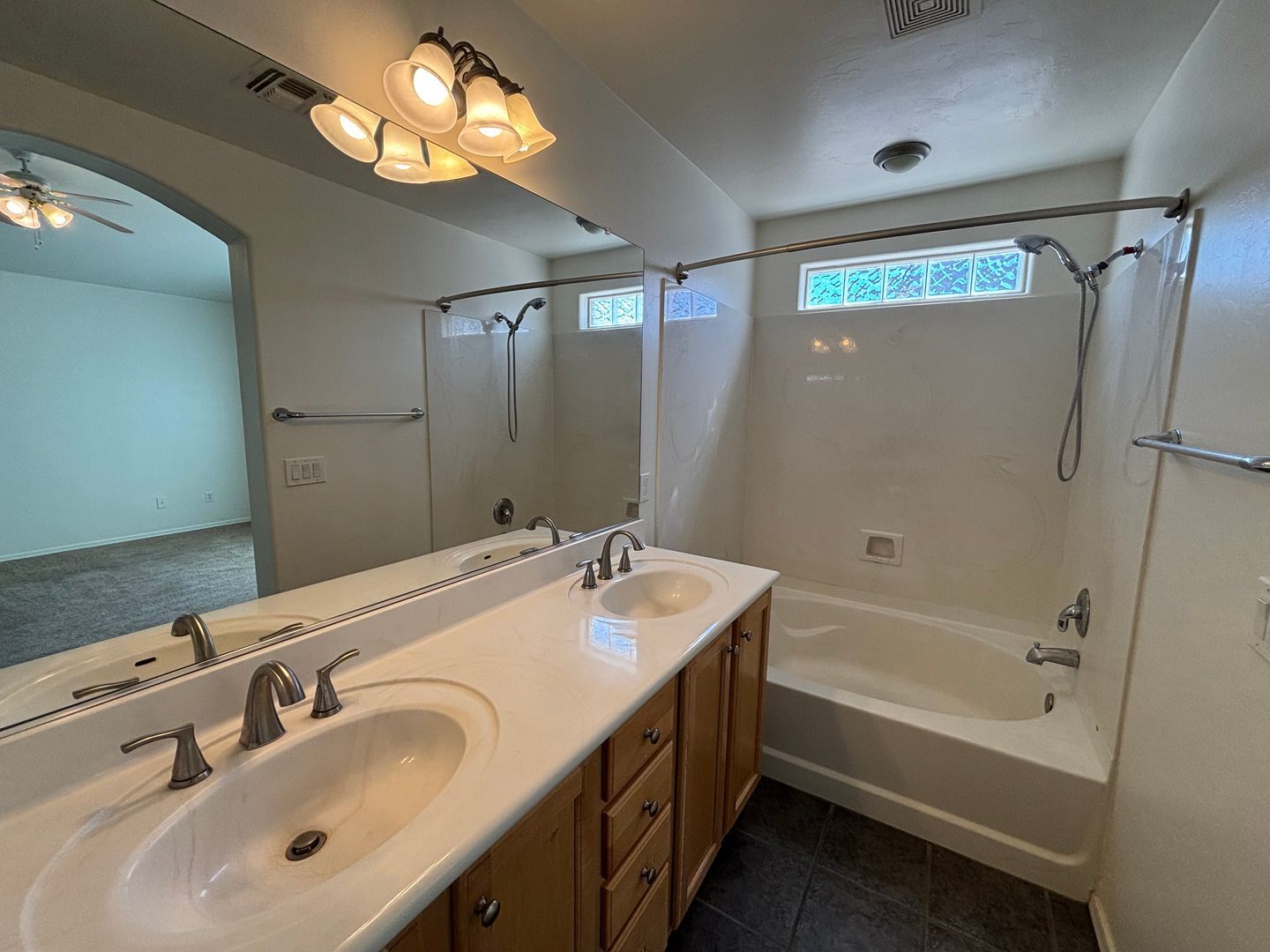 Building Photo - 10500 E Carolina Willow Ln