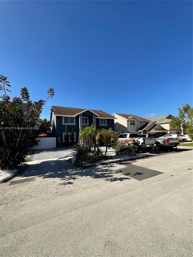Building Photo - 9710 SW 13th St