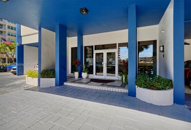 Building Photo - 1400 S Ocean Dr