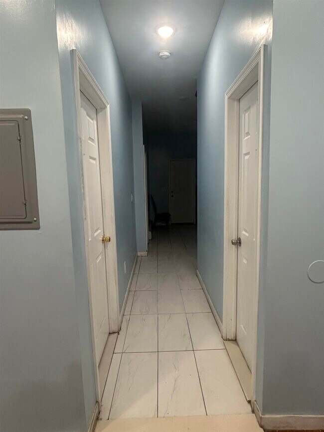 Building Photo - 72 Fairview Ave