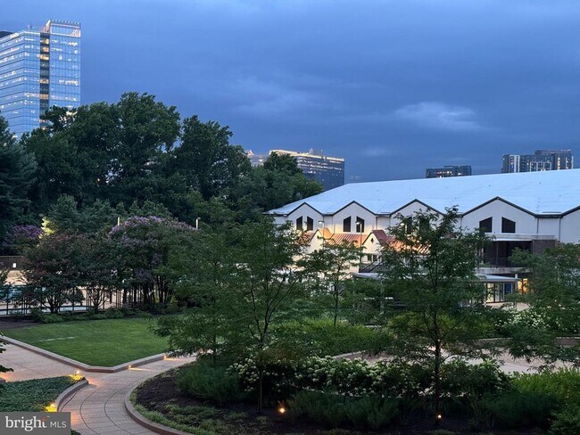 Building Photo - 1800 Old Meadow Rd